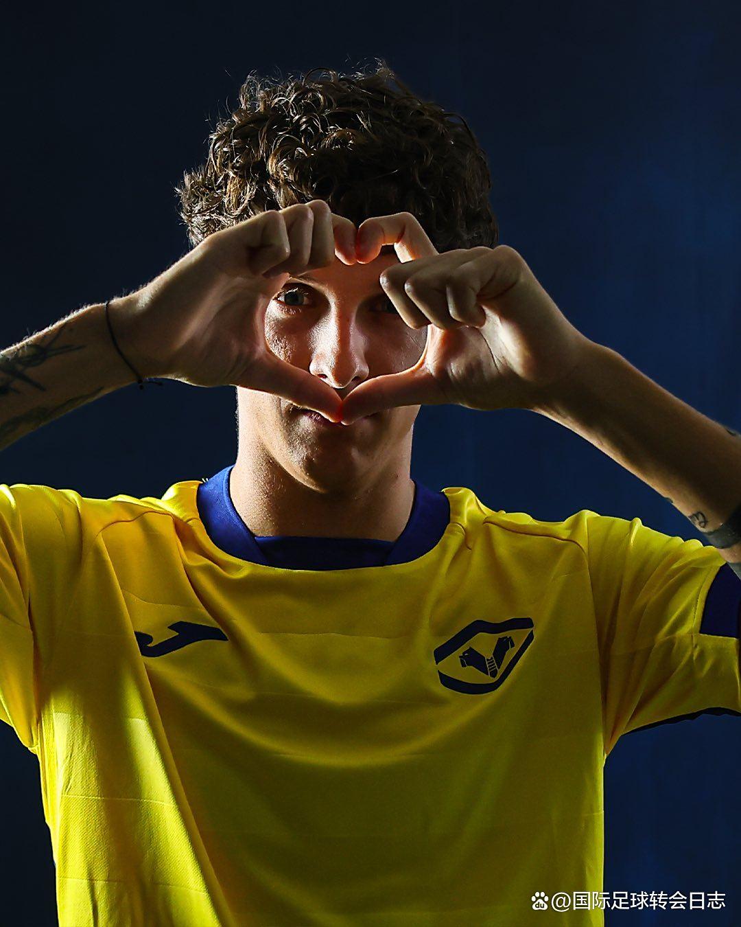 九游体育入口包含转会期荷甲传出新动向夏洛特黄蜂冲刺阶段再遭质疑，媒体一致点评：赛前多特蒙德调整名单以备足总杯的词条