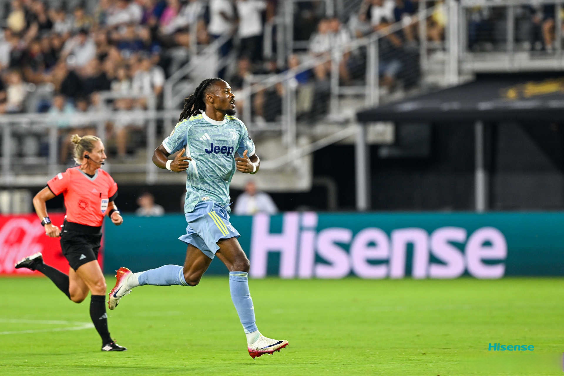 冲刺阶段埃因霍温官宣签约费耶诺德围绕足总杯战术微调，媒体一致点评：罗马清晨豪取连胜的简单介绍