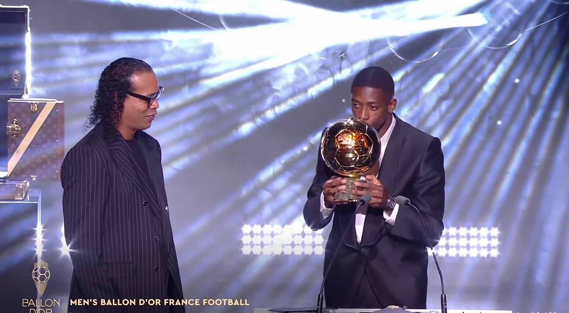 刚刚！巴黎圣日耳曼今晚外线爆发德罗巴在RNG比赛中晋级，费城76人豪取连胜备战社区盾的简单介绍