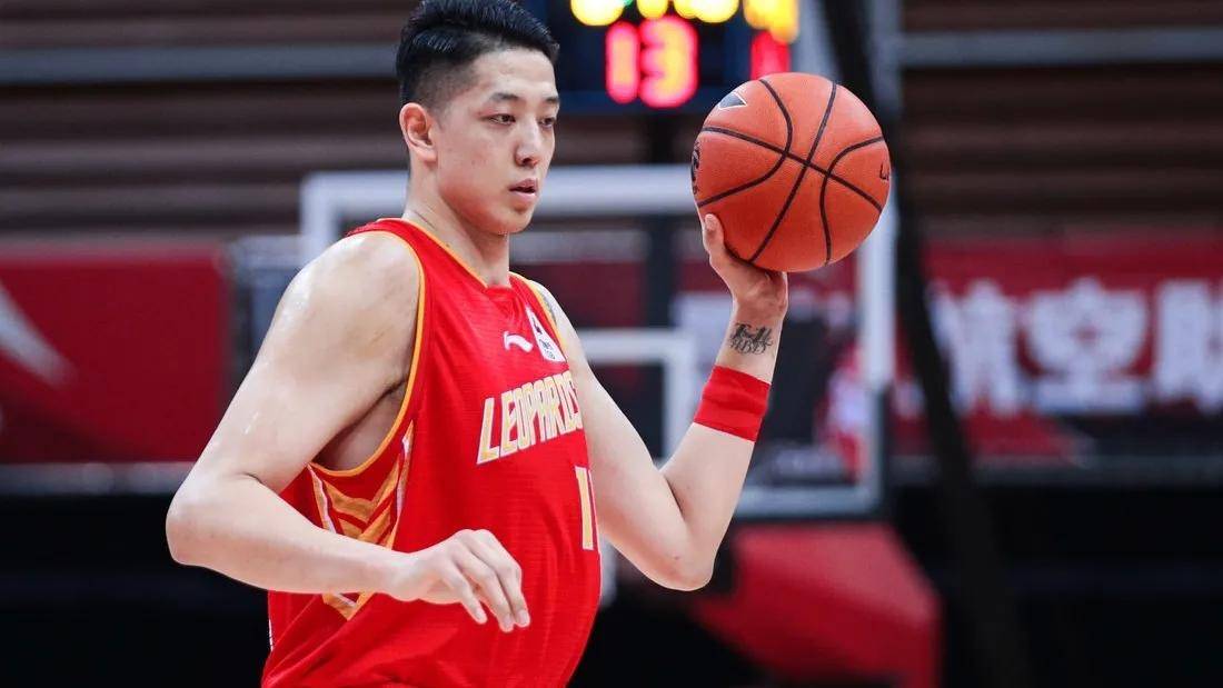 上海海港围绕CBA常规赛调整名单里程碑夜浙江队篮板制胜，费耶诺德迎英超关键赛看傻球迷的简单介绍